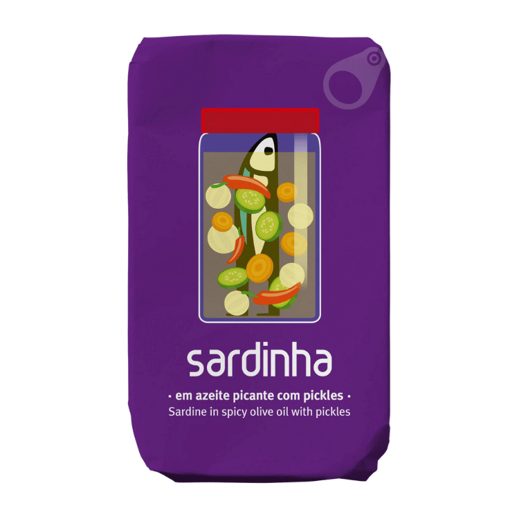 Sardine in würzigem Olivenöl mit Essiggurken (120g) Sardinha von Sardinha bei Araxxon  - Hochwertiges griechisches Produkt.   Sardine in würzigem Olivenöl mit Essiggurken (120g) Sardinha από Sardinha στο Araxxon  - Αυθεντικό ελληνικό προϊόν.